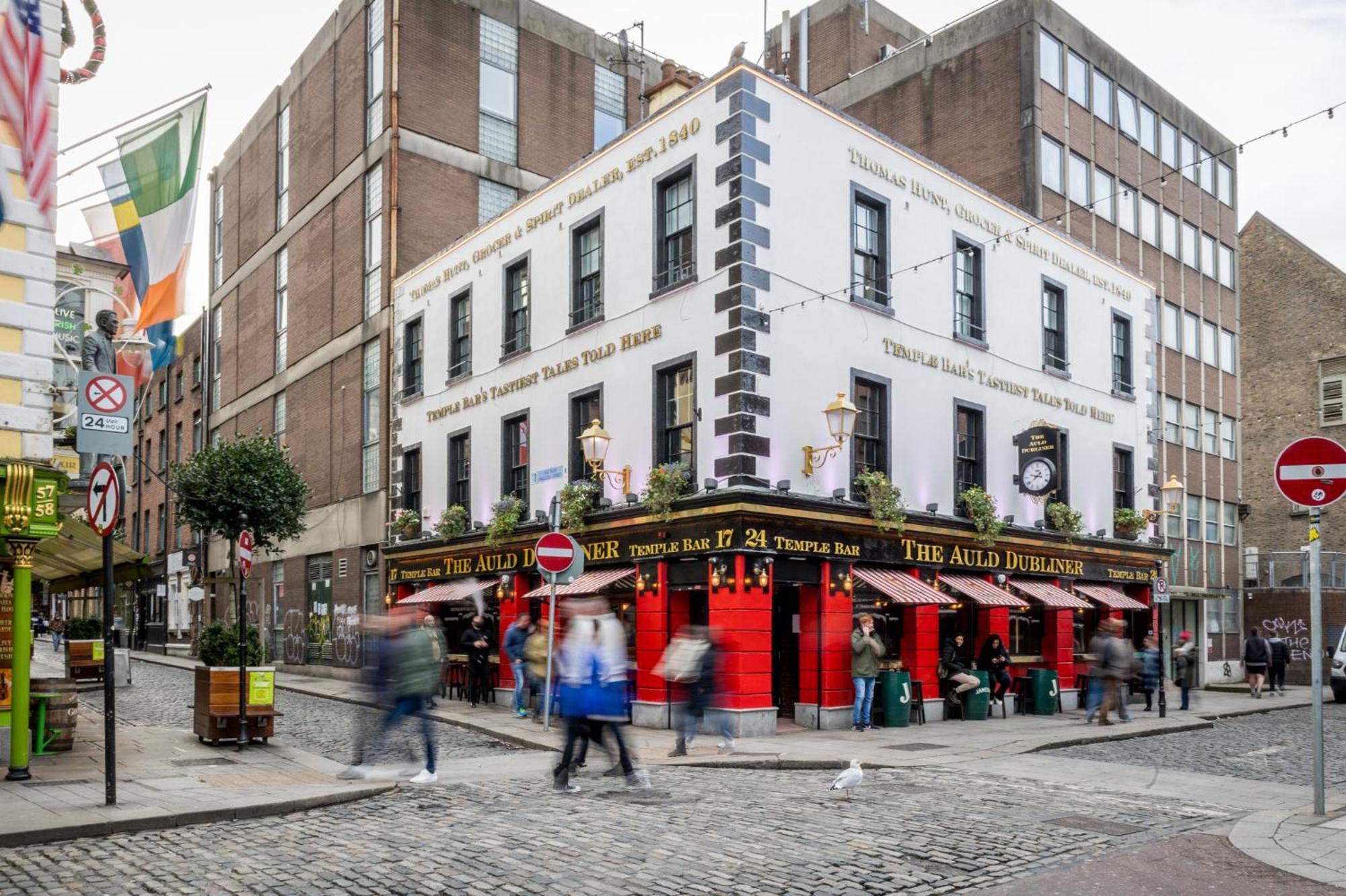 Отель The Auld Dubliner Экстерьер фото